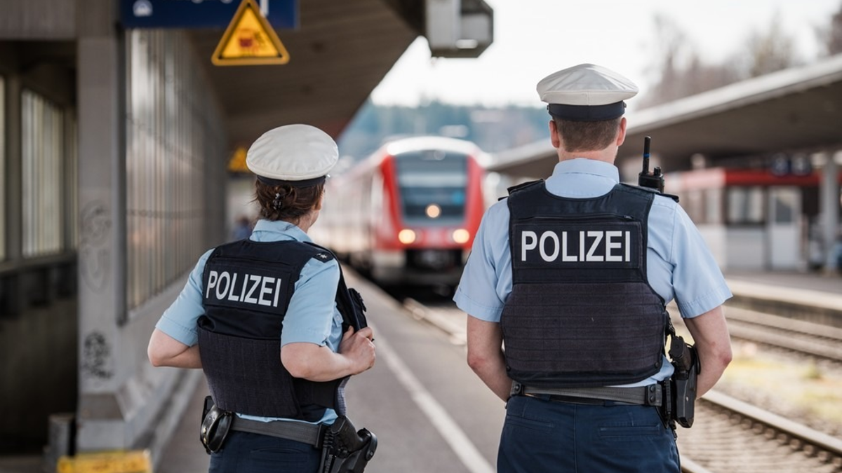 Bundespolizeidirektion München: Bundespolizei ertappt Schwarzfahrer mit gestohlener Geldkarte - Foto: presseportal.de