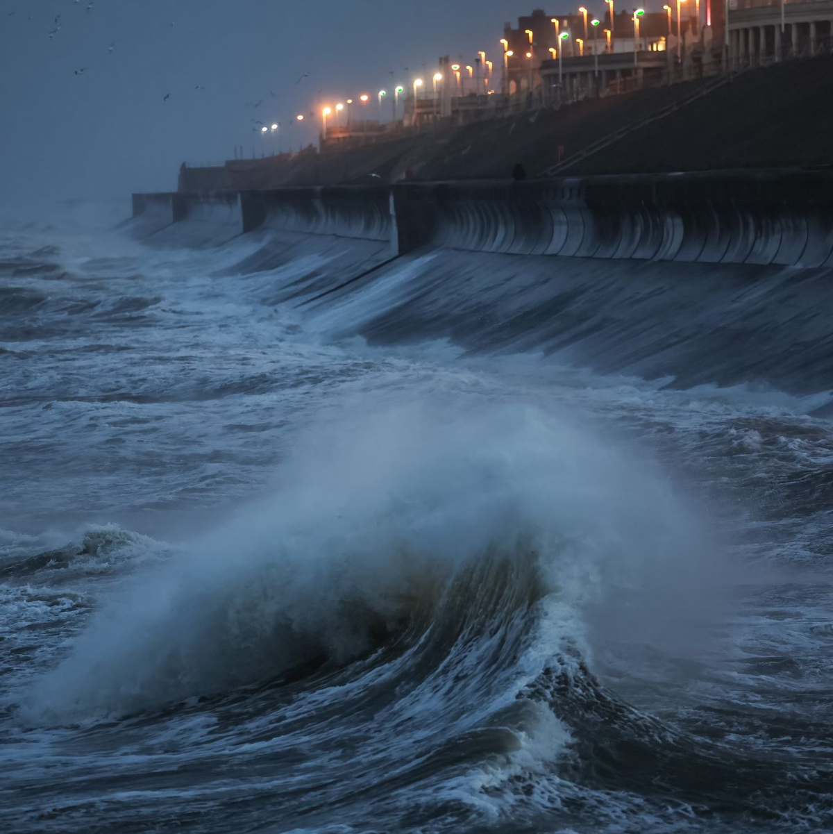 Der Sturm traf in der Nacht auf Irland und Teile Großbritanniens. - Foto: Mark Cosgrove/News Images via ZUMA Press Wire/dpa