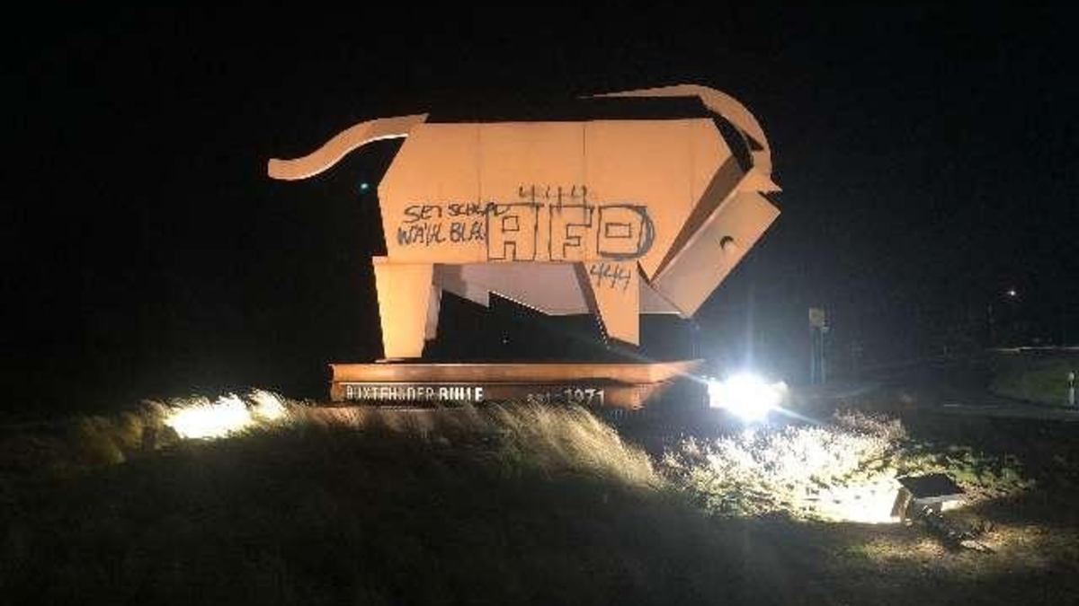 POL-STD: Serie von Sachbeschädigungen an Buxtehuder Wahrzeichen, Wahlplakaten und Gebäude - Foto: presseportal.de