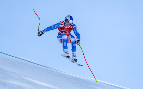 Topfavorit Marco Odermatt rast in Kitzbühel die Streif hinunter. - Foto: Expa/Johann Groder/APA/dpa