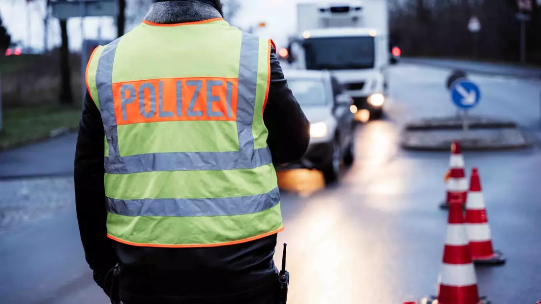 POL-KS: Verkehrskontrollen in Lilienthalstraße mit Schwerpunkt auf Alkohol und Drogen: Sechs mutmaßlich berauschte Fahrer gestoppt - Bild: presseportal.de