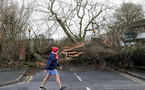 In Irland und Teilen Großbritanniens stand das öffentliche Leben zeitweise still. - Foto: Uncredited/AP/dpa In Irland und Teilen Großbritanniens stand das öffentliche Leben zeitweise still. - Foto: Uncredited/AP/dpa