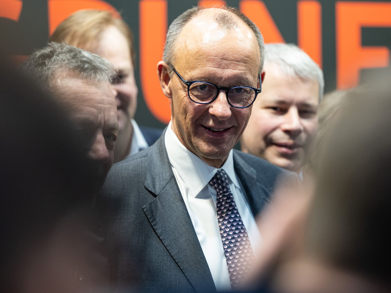 CDU-Kanzlerkandidat Friedrich Merz hat auf der Grünen Woche in Berlin viele Versprechungen in Richtung der Landwirtschaft gemacht. - Foto: Hannes P. Albert/dpa