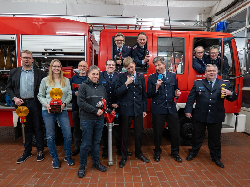 FW Celle: Feuerwehr Bostel: Mit 90 einen Defi anschaffen und trotzdem Kinder kriegen - Foto: presseportal.de