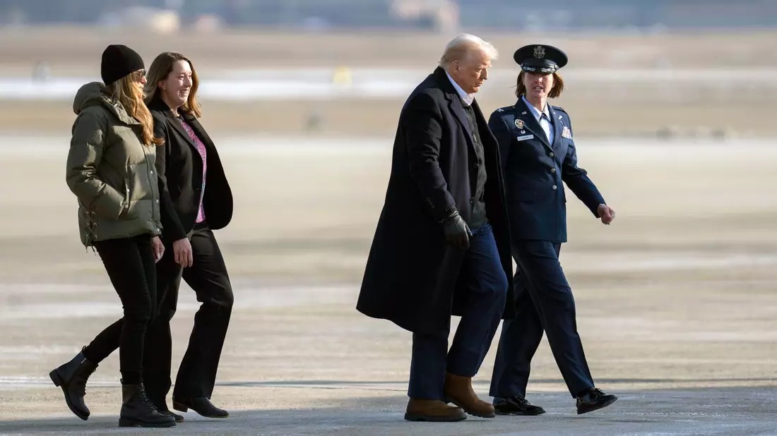 US-Präsident Trump ist mit seiner Ehefrau Melania Trump nach North Carolina gereist.  - Bild: Jess Rapfogel/AP/dpa