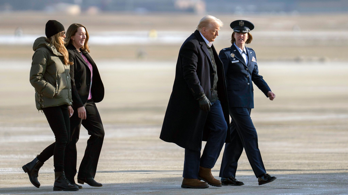 US-Präsident Trump ist mit seiner Ehefrau Melania Trump nach North Carolina gereist.  - Foto: Jess Rapfogel/AP/dpa