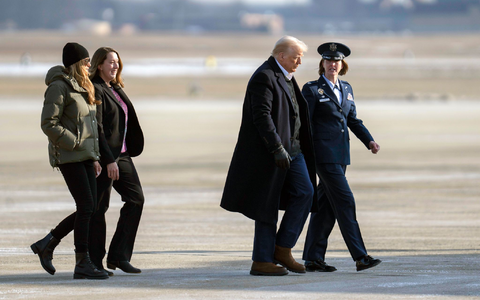 US-PrÀsident Trump ist mit seiner Ehefrau Melania Trump nach North Carolina gereist. - Foto: Jess Rapfogel/AP/dpa US-PrÀsident Trump ist mit seiner Ehefrau Melania Trump nach North Carolina gereist. - Foto: Jess Rapfogel/AP/dpa