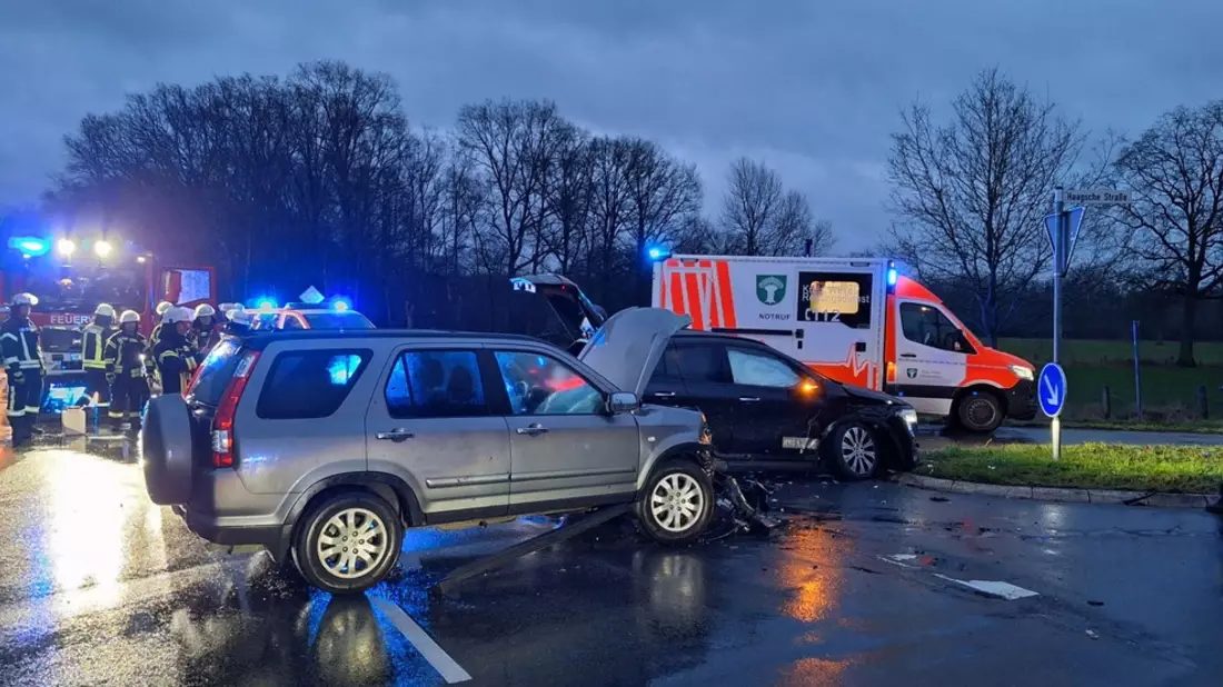 FW Sonsbeck: Auslaufende Betriebsmittel nach Verkehrsunfall - Bild: presseportal.de
