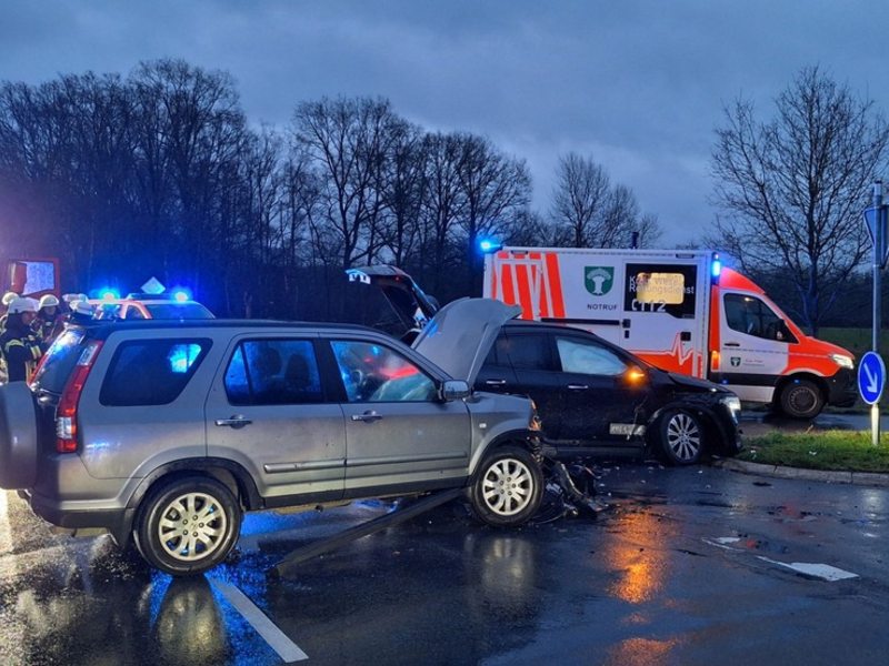 FW Sonsbeck: Auslaufende Betriebsmittel nach Verkehrsunfall - Foto: presseportal.de