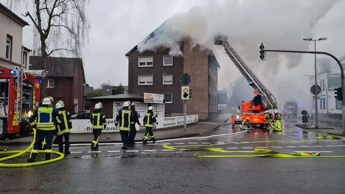 FW Datteln: Wohnungsbrand in Datteln fordert 3 Feuerwehren - Bild: presseportal.de