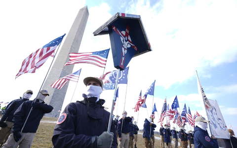 Die «Patriot Front» propagiert rassistische, xenophobe und antisemitische Ideologien. - Foto: Manuel Balce Ceneta/AP/dpa Die «Patriot Front» propagiert rassistische, xenophobe und antisemitische Ideologien. - Foto: Manuel Balce Ceneta/AP/dpa