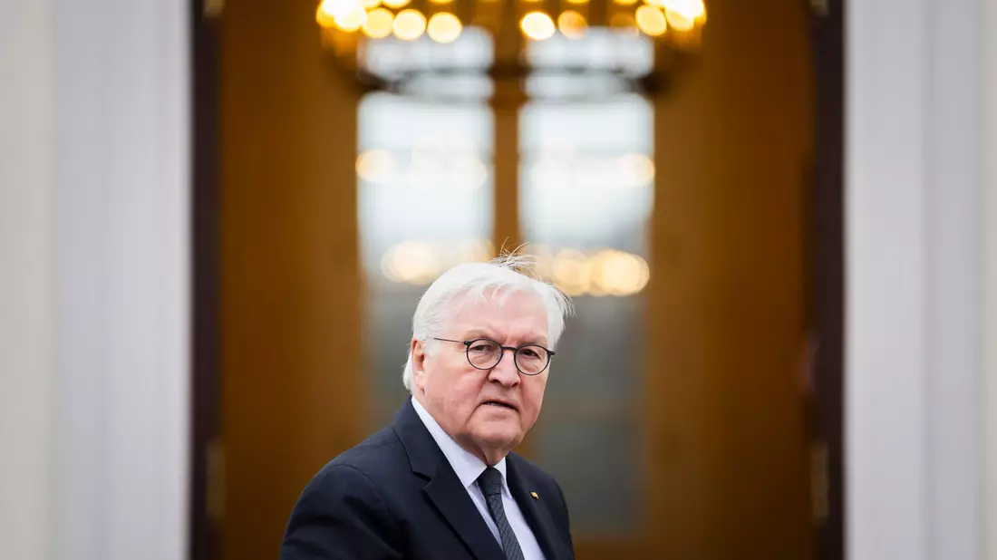 Bundespräsident Frank-Walter Steinmeier fordert eine Aufarbeitung der Corona-Poltik. (Archivfoto) - Bild: Christoph Soeder/dpa