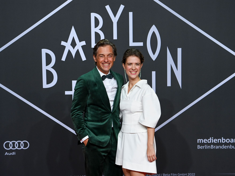 «Babylon Berlin» wird weitergedreht - dafür werden jetzt Statisten gesucht (Archivbild). - Foto: Jens Kalaene/dpa