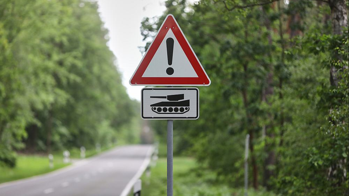 Warnung vor Panzern (Archiv) - Foto: über dts Nachrichtenagentur