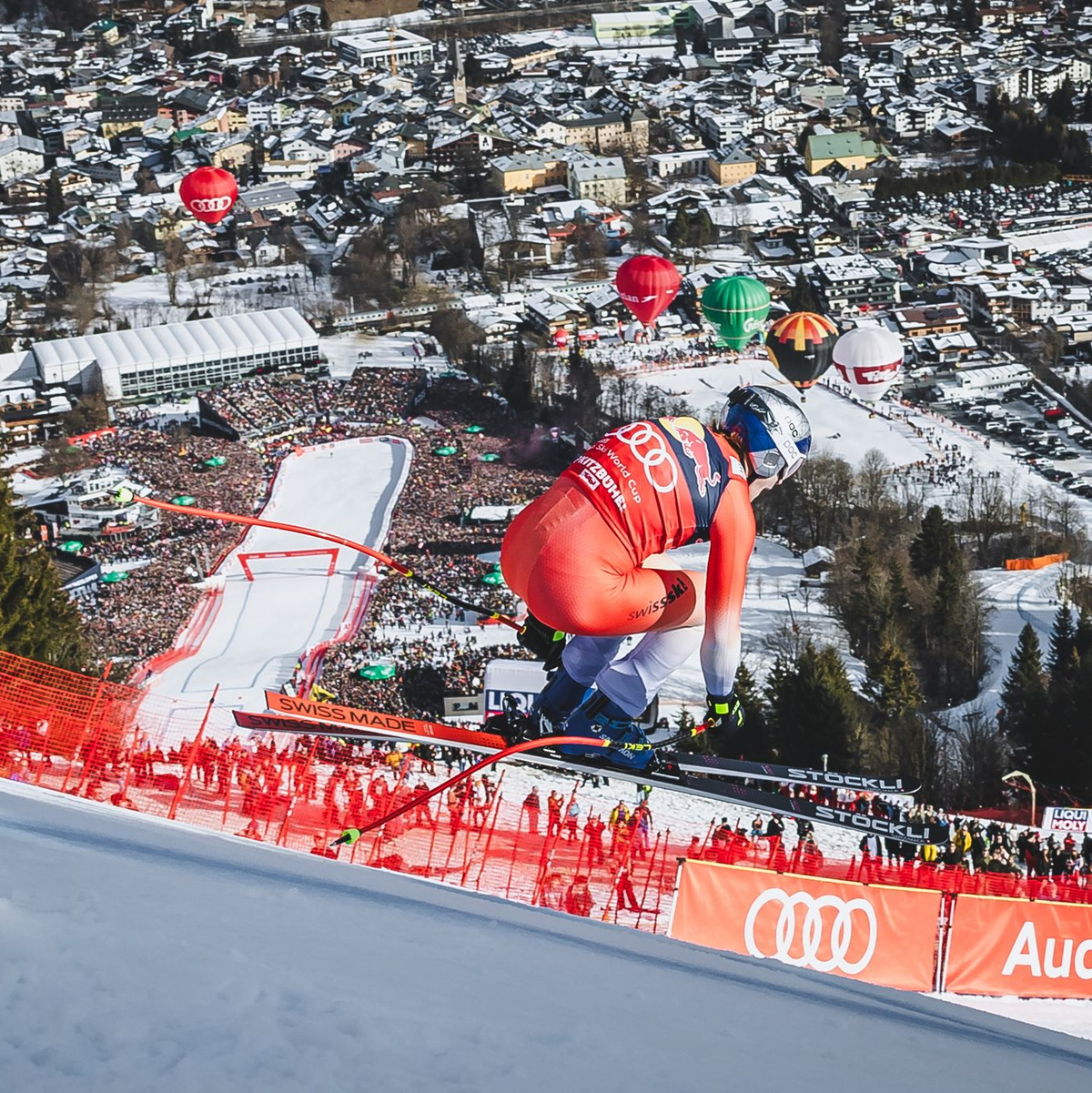 Traumhafte Kulisse in Tirol: James Crawford rast zum Sieg auf der Streif. - Foto: Expa/Johann Groder/APA/dpa