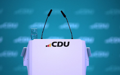 Rednerpult mit CDU-Logo (Archiv) - Foto: über dts Nachrichtenagentur