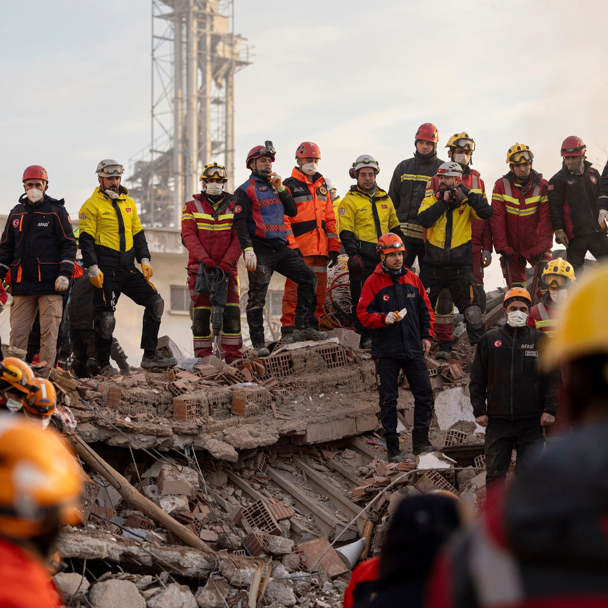 Zwei Menschen kamen ums Leben, drei wurden verletzt. - Foto: Ugur Yildirim/DIA Photo/AP/dpa