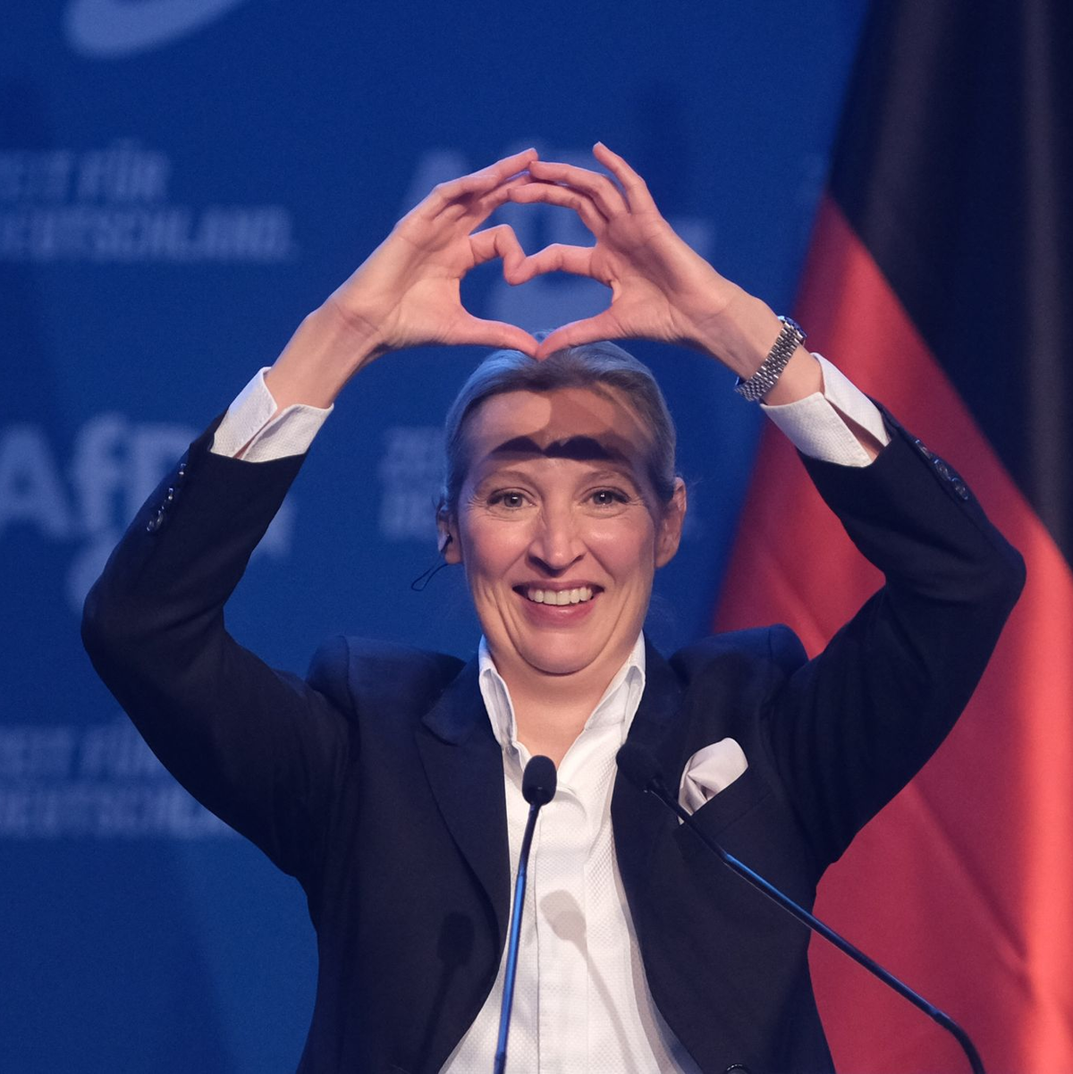 AfD-Chefin Alice Weidel wird von Anhängern gefeiert.  - Foto: Sebastian Willnow/dpa