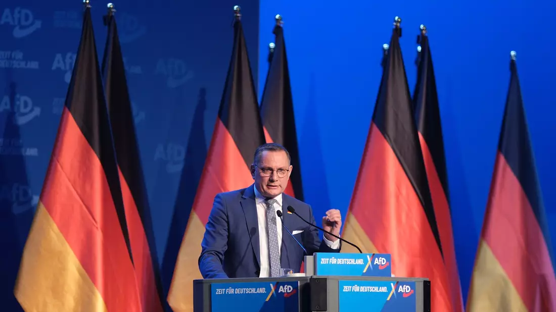 «Tino, Tino»-Rufe für AfD-Co-Chef Chrupalla. Als Ziel für die Bundestagswahl gibt er aus, mindestens zweitstärkste Kraft zu werden. - Bild: Sebastian Willnow/dpa