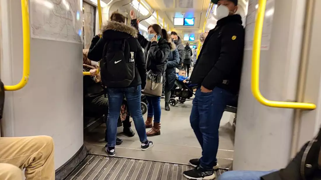 Menschen in einer U-Bahn (Archiv) - Bild: über dts Nachrichtenagentur