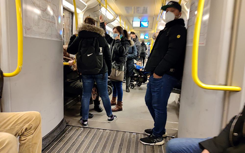 Menschen in einer U-Bahn (Archiv) - Foto: über dts Nachrichtenagentur