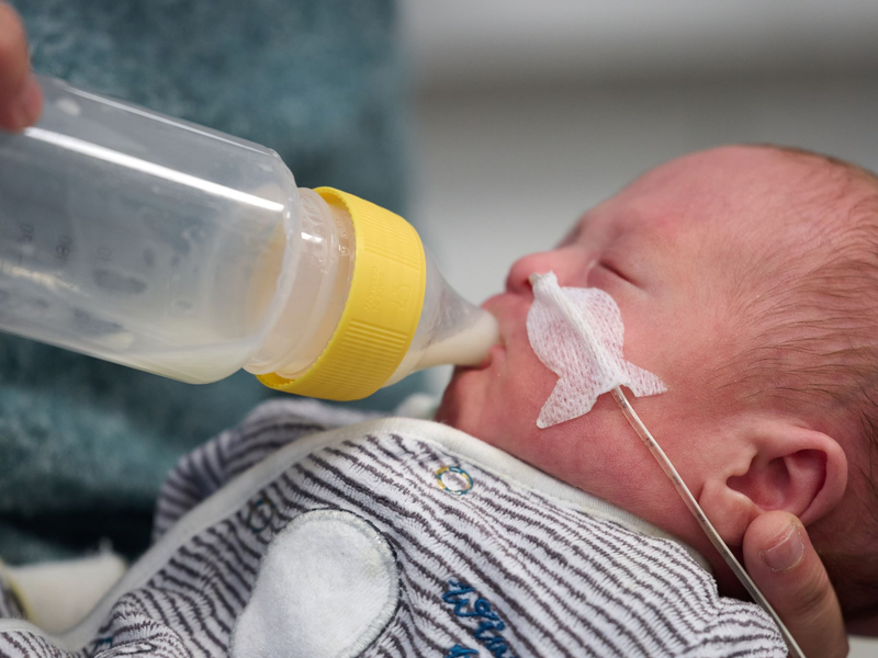 Der Aufbau von Milchbanken ist auch kosten- und personalintensiv   - Foto: Bernd Thissen/dpa