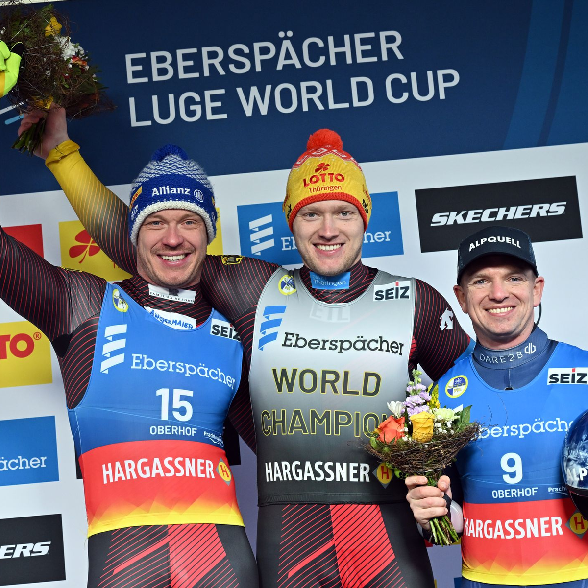 Glückliches Quartett: WM-Bronze bei der Premiere im Doppelsitzer-Mixed - Foto: Martin Schutt/dpa