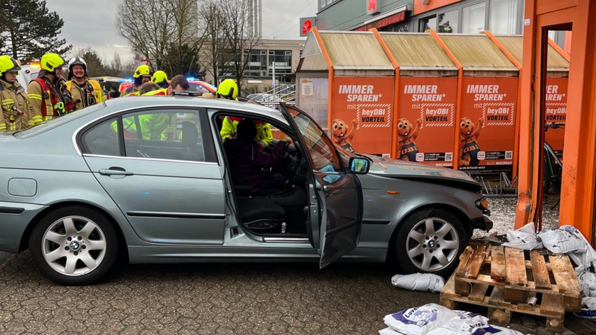 POL-ME: Fahrfehler auf Baumarkt-Parkplatz: 83-Jährige und 84-Jähriger leicht verletzt - hoher Sachschaden - Ratingen - 2501091 - Foto: presseportal.de
