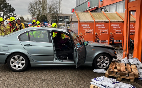 POL-ME: Fahrfehler auf Baumarkt-Parkplatz: 83-Jährige und 84-Jähriger leicht verletzt - hoher Sachschaden - Ratingen - 2501091 - Foto: presseportal.de