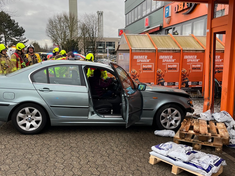 POL-ME: Fahrfehler auf Baumarkt-Parkplatz: 83-Jährige und 84-Jähriger leicht verletzt - hoher Sachschaden - Ratingen - 2501091 - Foto: presseportal.de