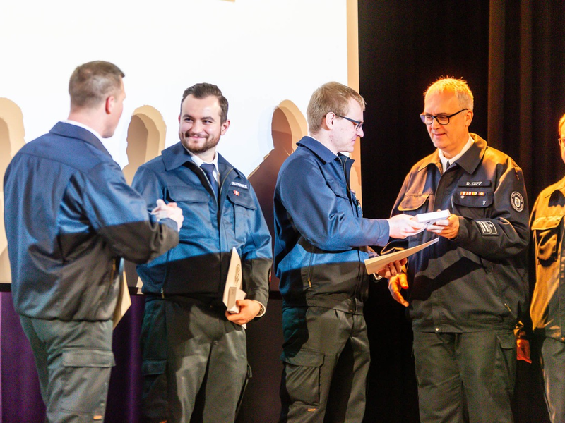 Feuerwehr MTK: Anerkennung herausragender Leistungen beim dritten Neujahrsempfang der Feuerwehren der Stadt Hattersheim am Main - Foto: presseportal.de