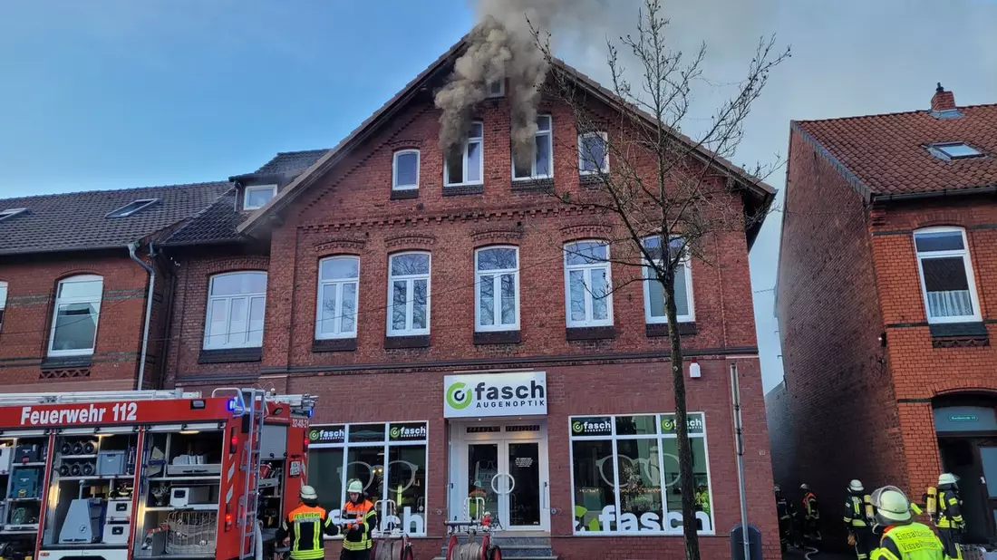 FW-ROW: Feuer im Dachgeschoss eines Wohn- und Geschäftshauses im Stadtzentrum - Bild: presseportal.de