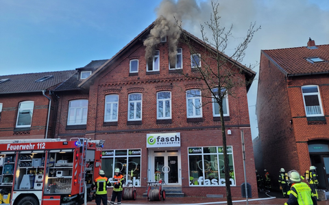 FW-ROW: Feuer im Dachgeschoss eines Wohn- und Geschäftshauses im Stadtzentrum - Foto: presseportal.de