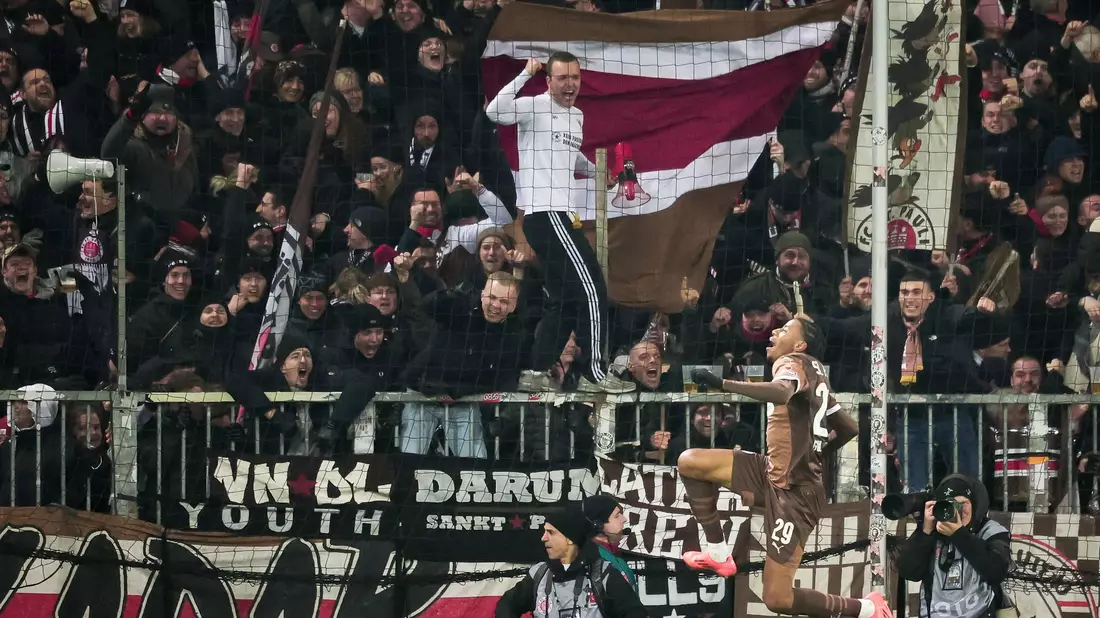 Fanproteste gegen die Innenministerkonferenz im Dezember beim Spiel FC St. Pauli - 1. FC Union Berlin. - Bild: Christian Charisius/dpa