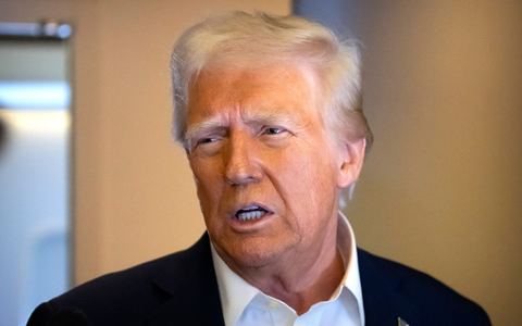 Trump reagierte prompt auf Kolumbiens Weigerung, Abschiebeflüge landen zu lassen. (Archivbild) - Foto: Mark Schiefelbein/AP/dpa