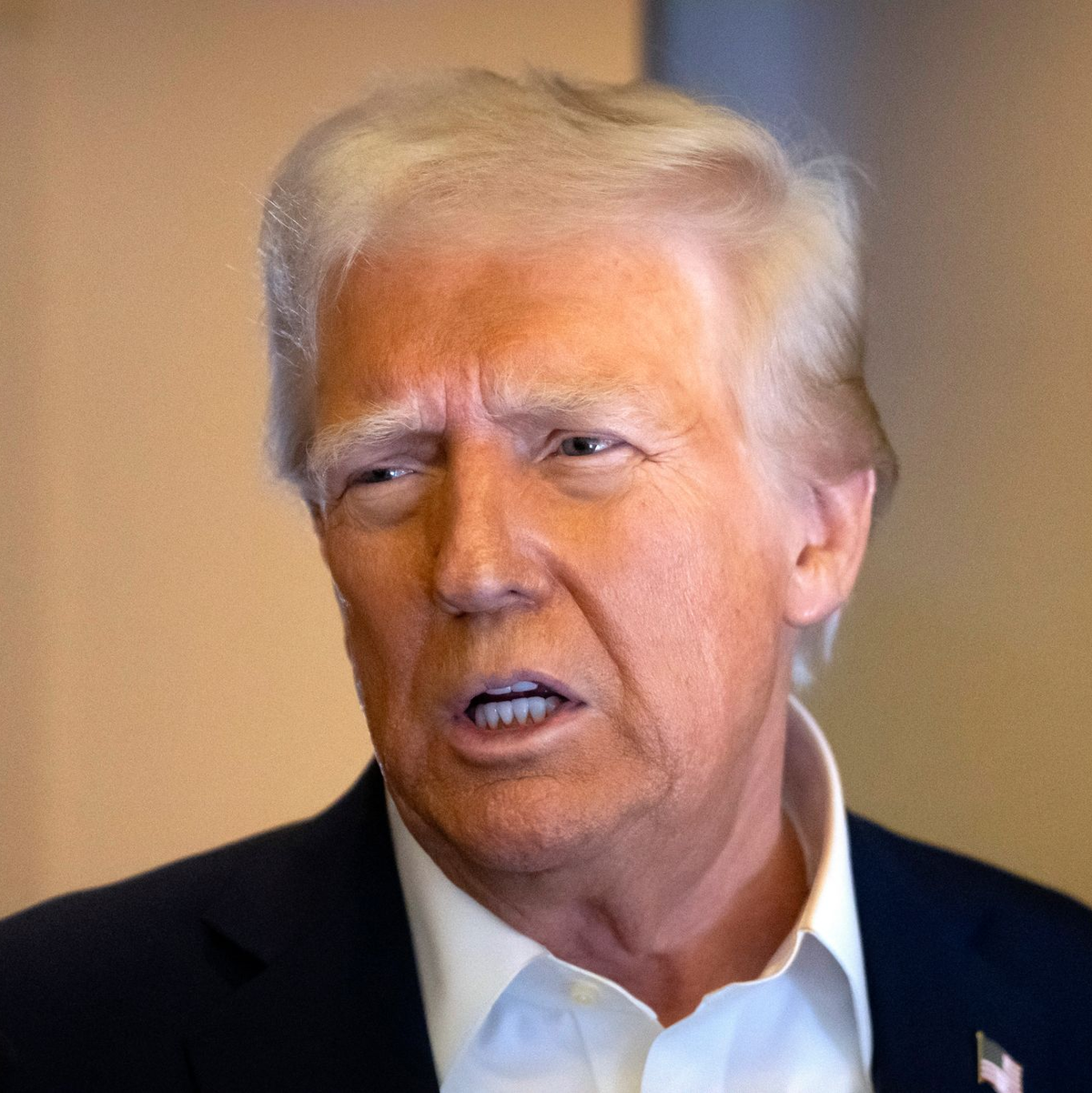 Trump reagiert sofort auf Kolumbiens Weigerung, Abschiebeflüge landen zu lassen. (Archivbild) - Foto: Mark Schiefelbein/AP/dpa