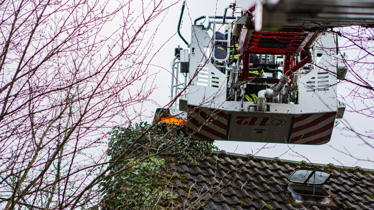 FW-MK: Kaminbrand am Sonntagnachmittag in Drüpplingsen - Foto: presseportal.de
