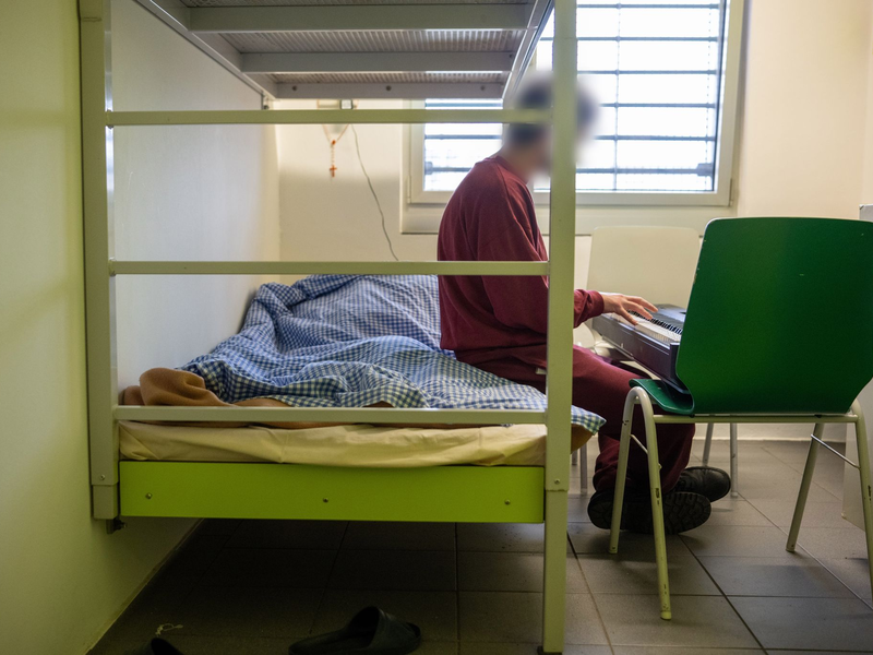 Vlady will auch nach seiner Haftzeit weiter Klavier spielen. (Archivbild) - Foto: Harald Tittel/dpa