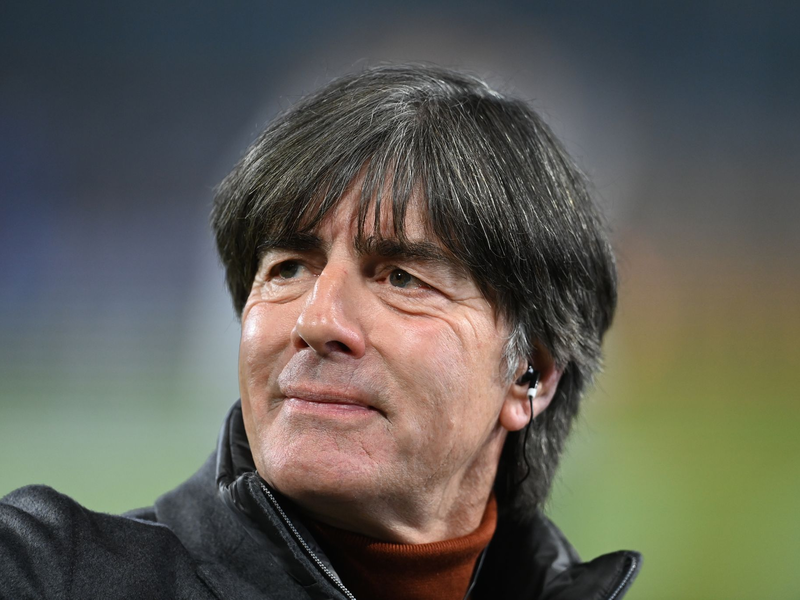 Ex-Bundestrainer Joachim Löw tippt im Meisterkampf auf Bayern München. - Foto: Swen Pförtner/dpa