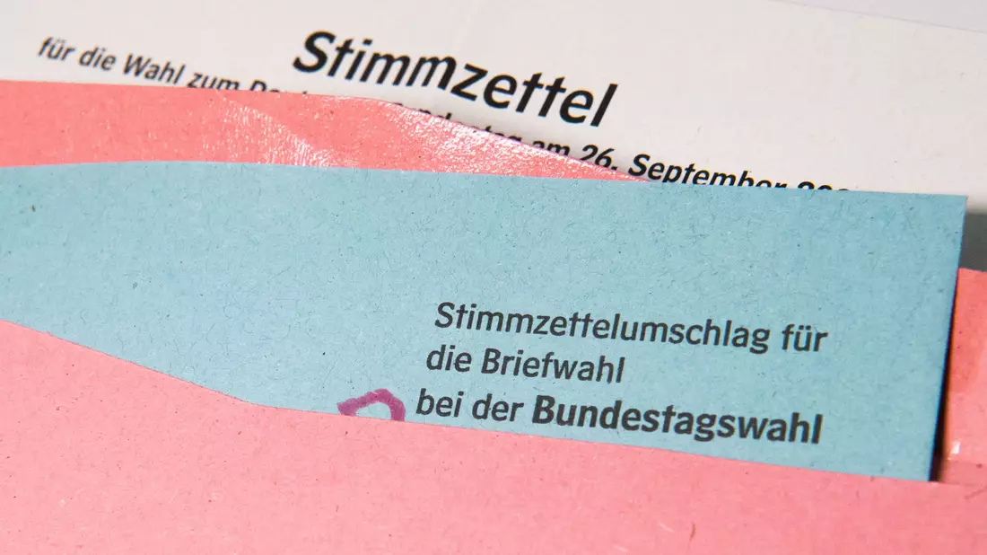 Gewählt wird am 23. Februar. (Illustration) - Bild: Julian Stratenschulte/dpa
