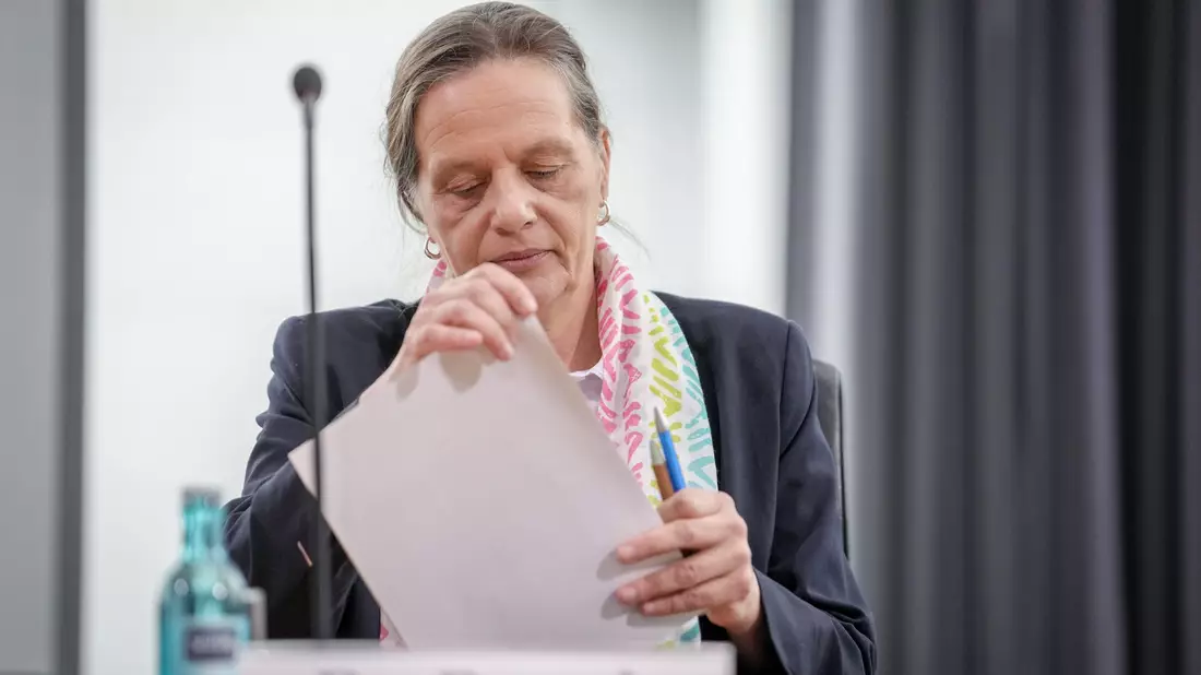 Die Bundeswahlleiterin, Ruth Brand, sorgt in Zusammenarbeit mit den anderen Wahlorganen und mit Unterstützung des Bundesamtes für Sicherheit in der Informationstechnik (BSI) dafür, dass die Bundestagswahl sicher abläuft. (Archivfoto) - Bild: Kay Nietfeld/dpa