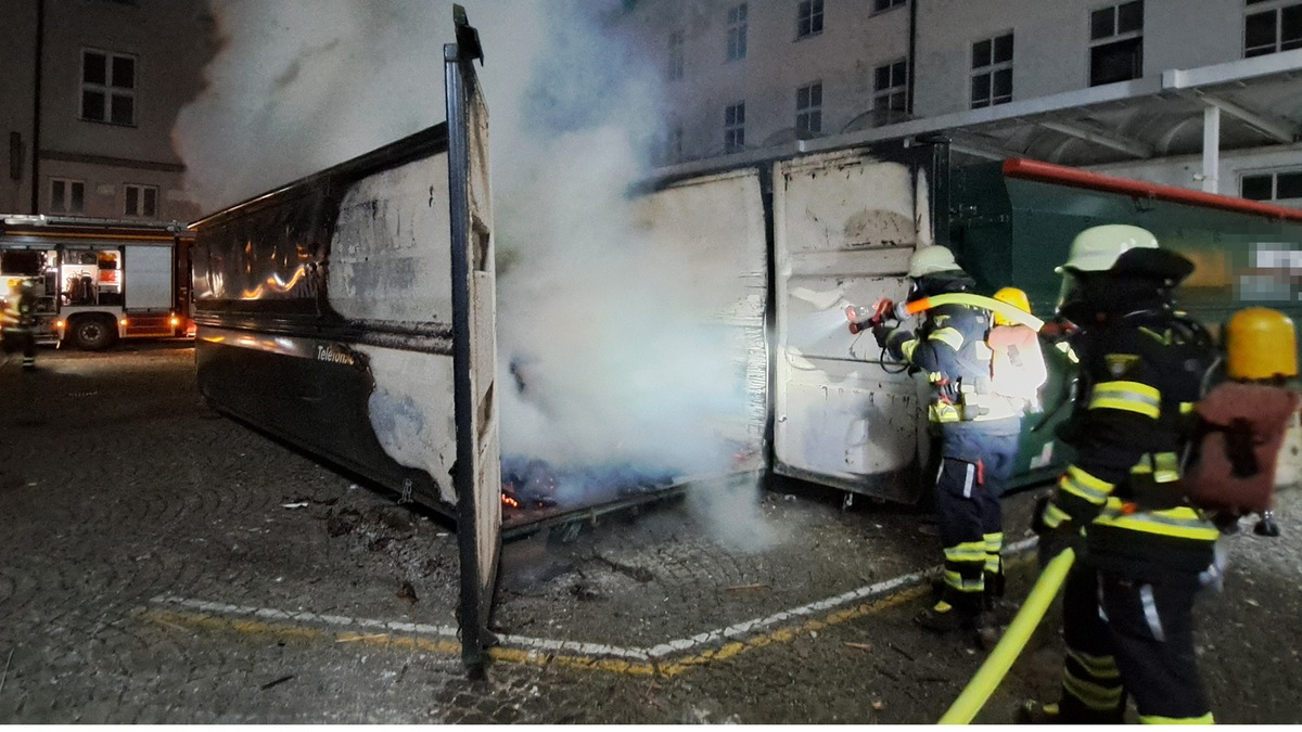 FW-M: Baucontainer in Flammen (Neuhausen) - Foto: presseportal.de