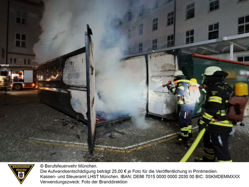 FW-M: Baucontainer in Flammen (Neuhausen) - Foto: presseportal.de