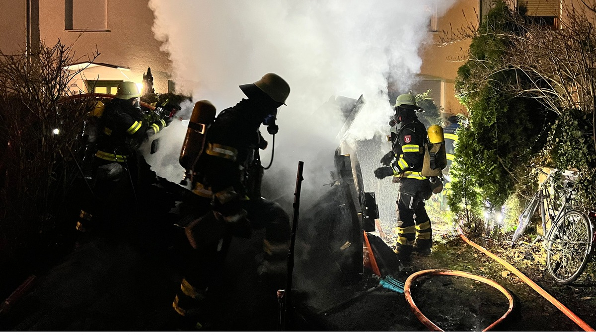 FW-M: Gartenhaus brennt komplett nieder (Fürstenried) - Foto: presseportal.de