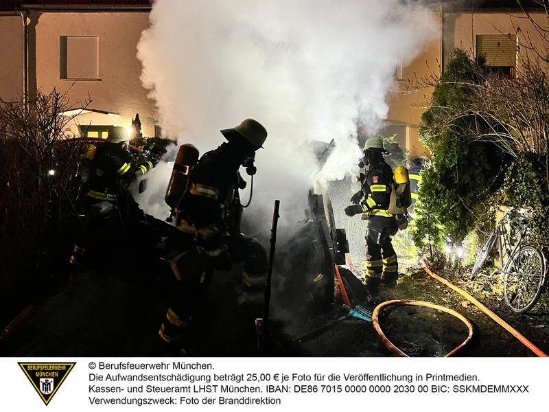 FW-M: Gartenhaus brennt komplett nieder (Fürstenried) - Foto: presseportal.de