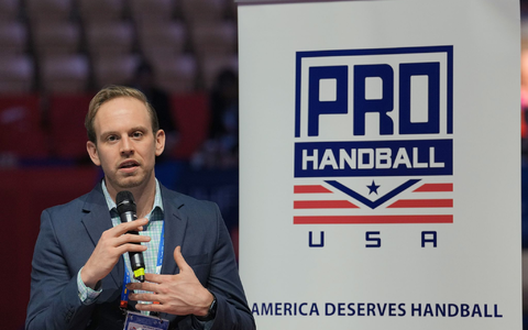 Michael King will Handball in den USA groß machen. - Foto: Soeren Stache/dpa