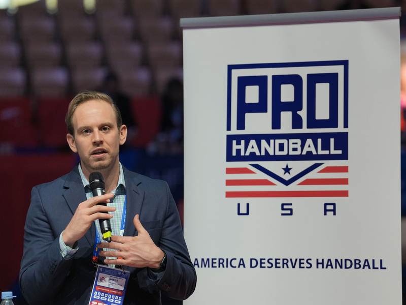 Michael King will Handball in den USA groß machen. - Foto: Soeren Stache/dpa