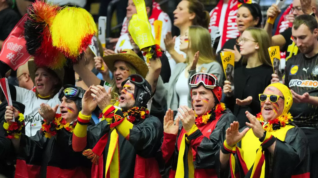 In Deutschland begeistert Handball die Massen. - Bild: Soeren Stache/dpa