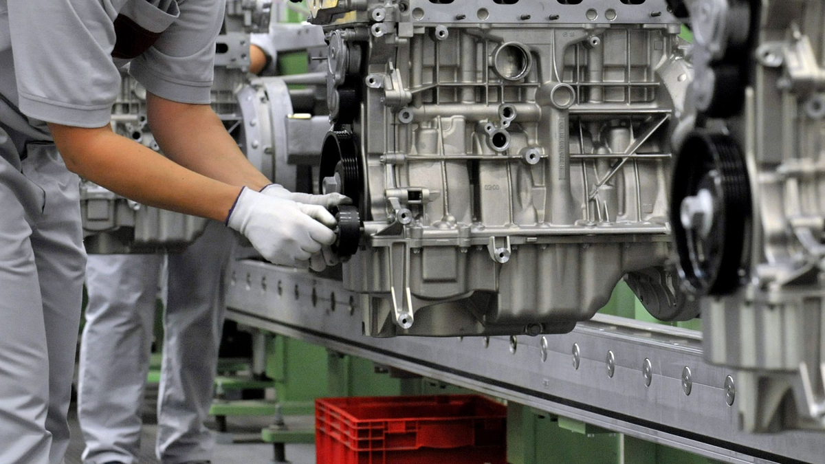 Geht es endlich wieder aufwärts mit der deutschen Wirtschaft? (Illustration) - Foto: Martin Schutt/dpa-Zentralbild/dpa