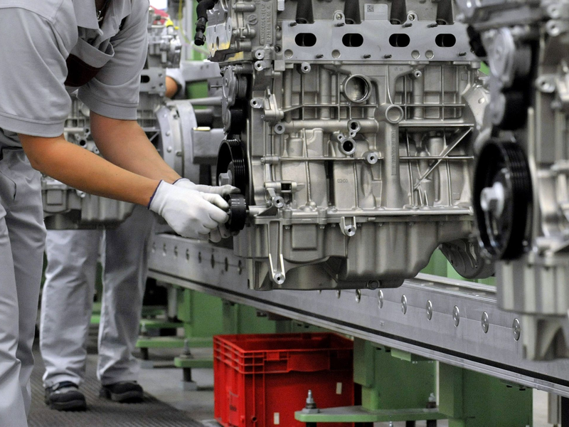 Geht es endlich wieder aufwärts mit der deutschen Wirtschaft? (Illustration) - Foto: Martin Schutt/dpa-Zentralbild/dpa